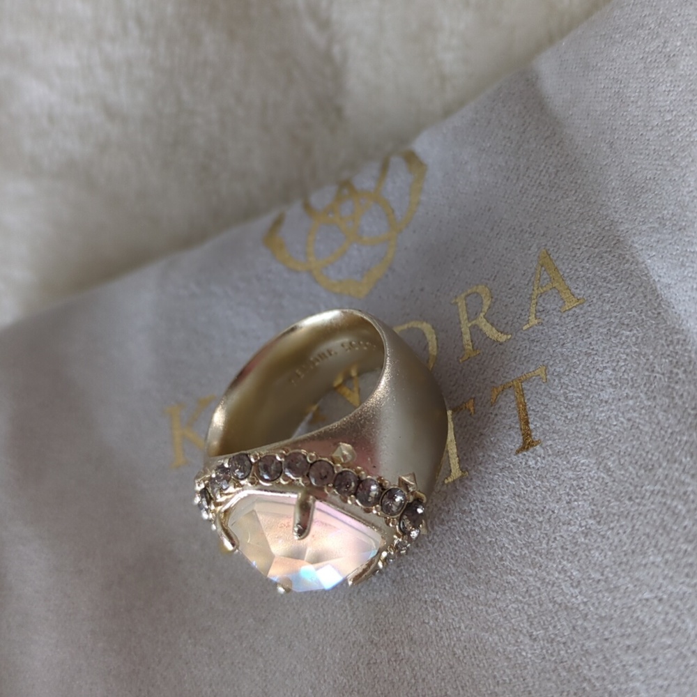 Kendra Scott Schuyler Gold Dichroic Glass Cocktail Ring size 6 - Picture 10 of 16